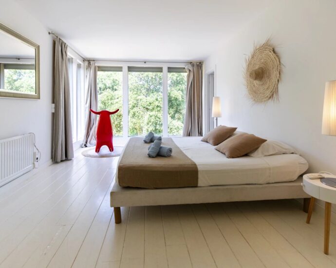 Sainte Lucie de Porto Vecchio, Villa 8 chambre, piscine, joli terrain, aperçu mer