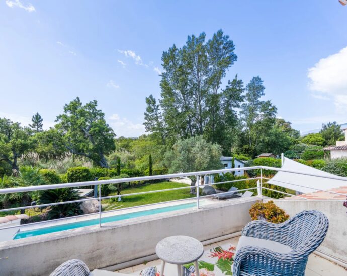 Porto-Vecchio, Marina Di Fiori, villa 4 chambres, piscine, jacuzzi, proche plage