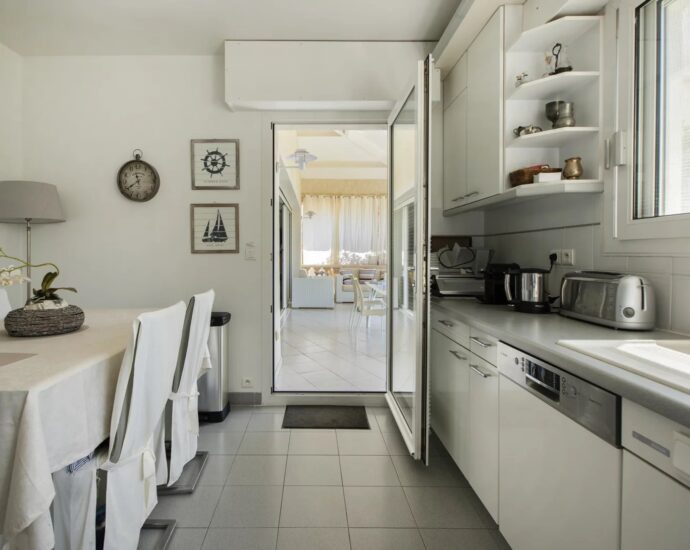 Ajaccio Sanguinaires, Seafront Villa, 4 Bedrooms, Walking Distance to the Beach, Panoramic Sea View