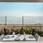 Lavasina, Appartement pied dans l’eau, 1 chambre, grande terrasse, vue mer panoramique