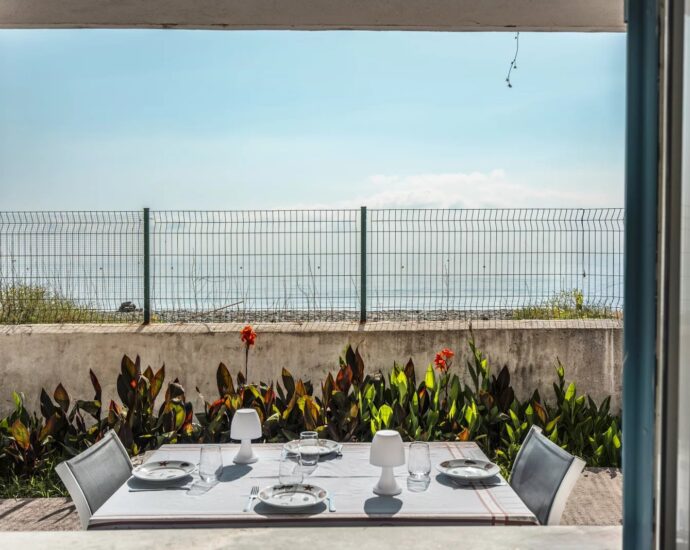 Lavasina, Appartement pied dans l’eau, 1 chambre, grande terrasse, vue mer panoramique