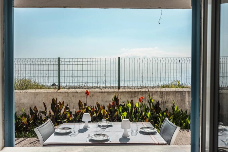 Lavasina, Appartement pied dans l’eau, 1 chambre, grande terrasse, vue mer panoramique
