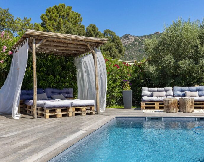 Sainte Lucie de Porto Vecchio, villa T6,  avec piscine, proche plage et fleuve
