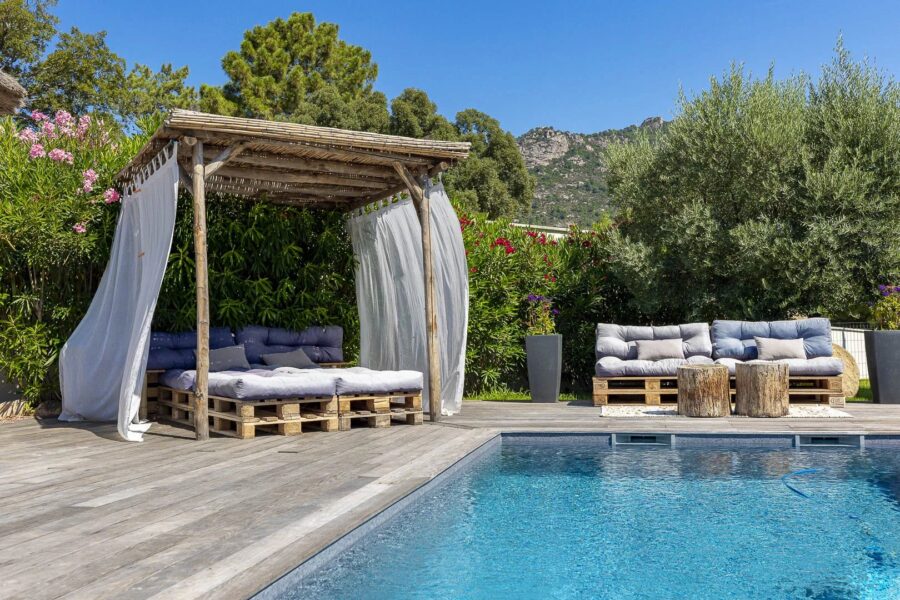 Sainte Lucie de Porto Vecchio, villa T6,  avec piscine, proche plage et fleuve