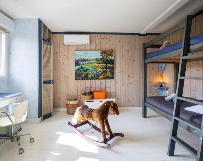 Sainte Lucie de Porto Vecchio, Villa 8 chambre, piscine, joli terrain, aperçu mer
