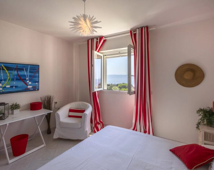 Ajaccio Sanguinaires, Seafront Villa, 4 Bedrooms, Walking Distance to the Beach, Panoramic Sea View