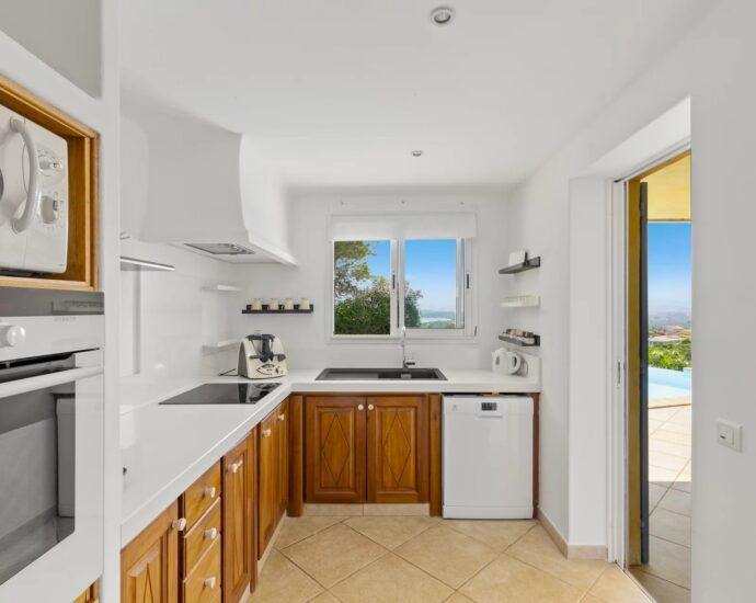 Ste Lucie de Porto-Vecchio –  Villa 3 chambres avec piscine, garage, vue panoramique mer et montagnes