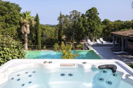 Sainte Lucie de Porto Vecchio, Villa 8 chambre, piscine, joli terrain, aperçu mer