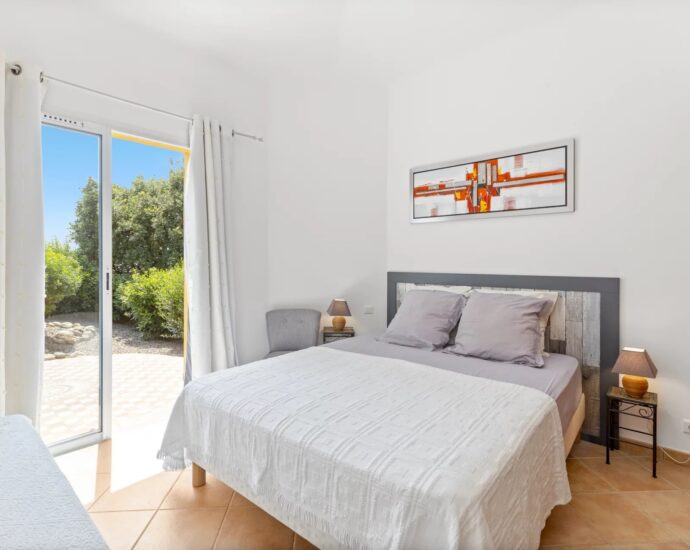 Ste Lucie de Porto-Vecchio –  Villa 3 chambres avec piscine, garage, vue panoramique mer et montagnes