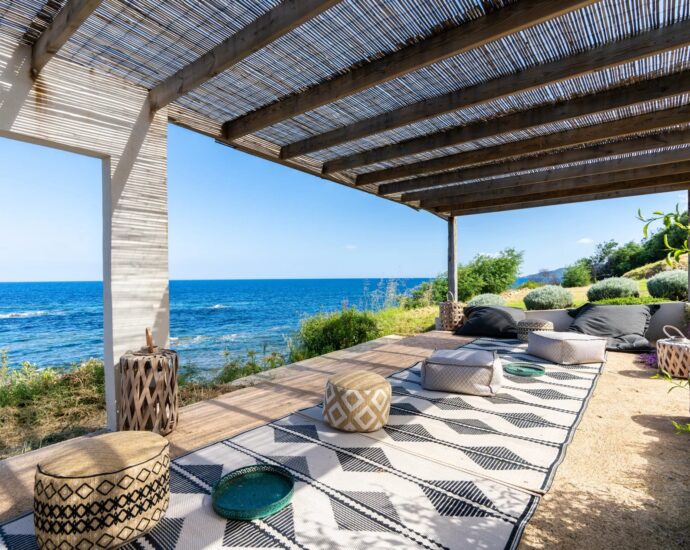 WATERFRONT VILLA WITH PANORAMIC SEA VIEW