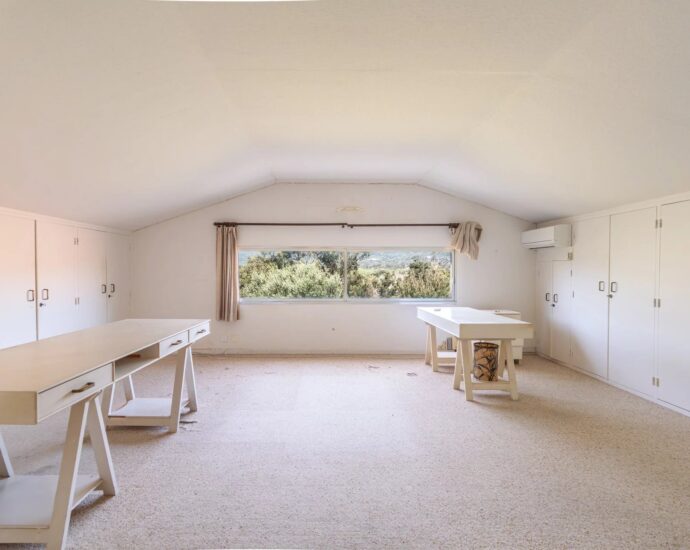 Ste Lucie de Porto-Vecchio, 3-bedroom villa and 1-bedroom janitor’s cottage, mountain views