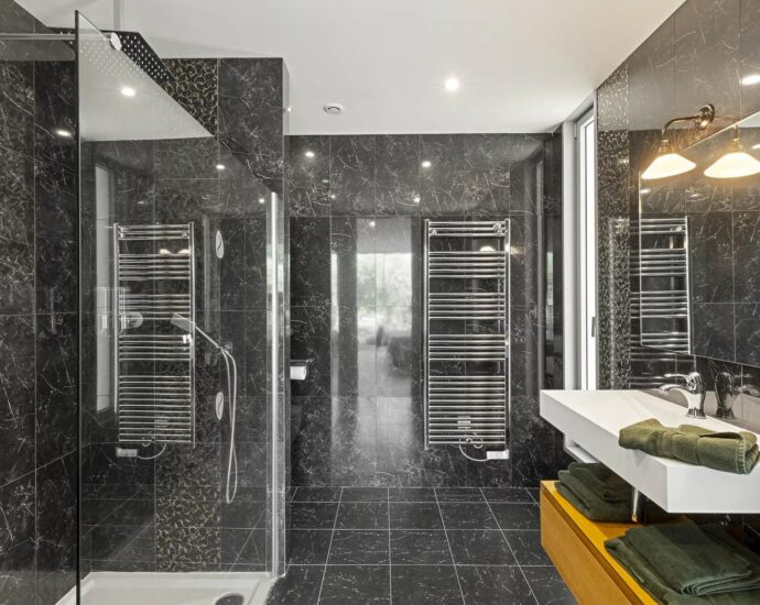 Porto-Vecchio, Santa Giulia, villa d’architecte, 4 chambres, piscine, vue mer, proche plage