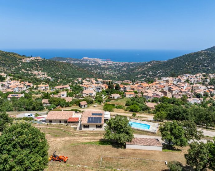 Santa-Reparata-Di-Balagna, villa, terrain constructible, piscine, vue panoramique mer et montagnes
