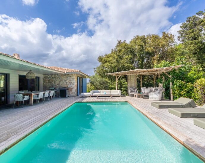 Exclusivité, Porto Vecchio, Trinité, Villa type bergerie,  5 chambres, piscine, vue montagnes