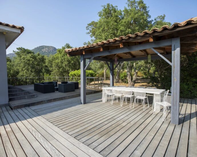 Sainte Lucie de Porto Vecchio, Villa 8 chambre, piscine, joli terrain, aperçu mer