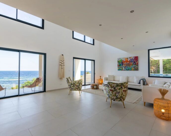 WATERFRONT VILLA WITH PANORAMIC SEA VIEW