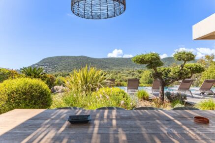 Pinarello, Villa de 6 chambres, piscine, plage à pied, vue montagne