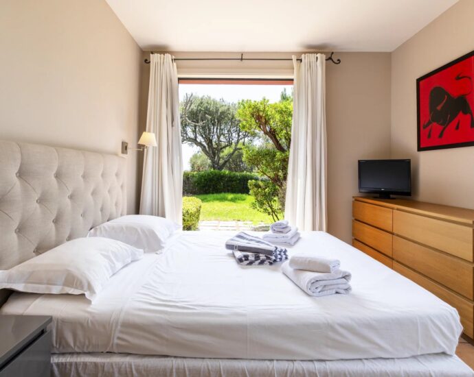Porto Vecchio, Domaine de Cala Rossa, 6 bedroom villa, swimming pool, sea view