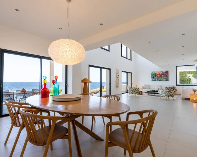 WATERFRONT VILLA WITH PANORAMIC SEA VIEW