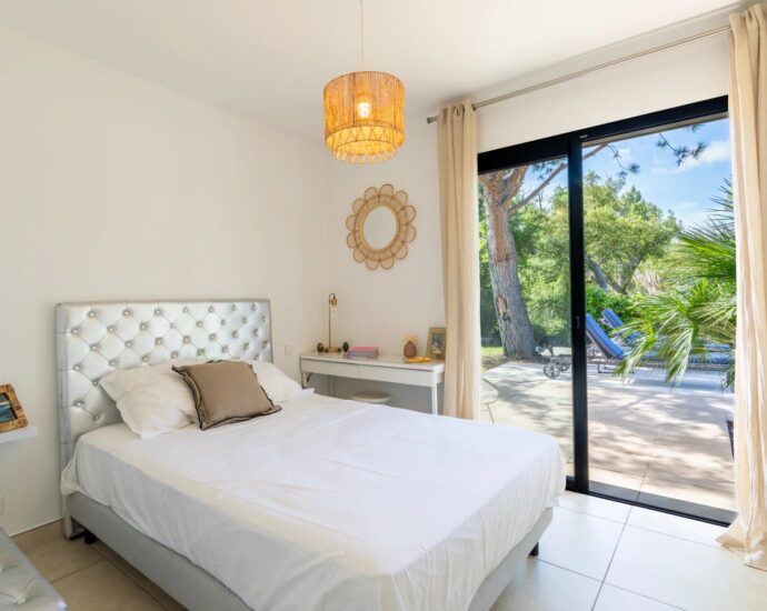 Porto-Vecchio, Marina Di Fiori, villa 4 chambres, piscine, jacuzzi, proche plage