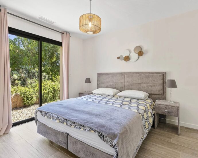 Pinarello, Villa contemporaine, 4 chambres, Piscine, plage à pied