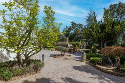 Ste Lucie de Porto-Vecchio, 3-bedroom villa and 1-bedroom janitor’s cottage, mountain views