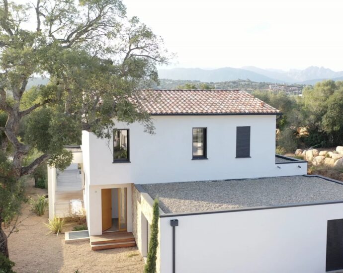 Pinarello – Villa contemporaine, 5 chambres, piscine, garage et plage à pied