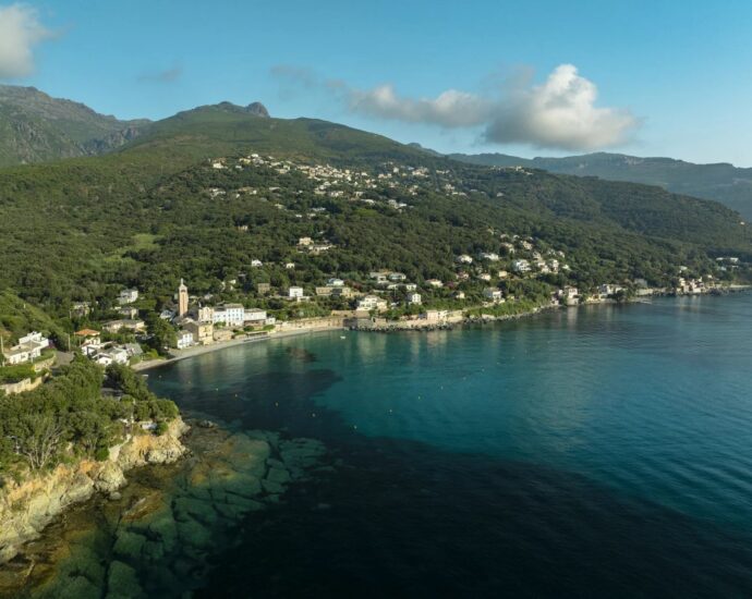 Lavasina, Appartement pied dans l’eau, 1 chambre, grande terrasse, vue mer panoramique
