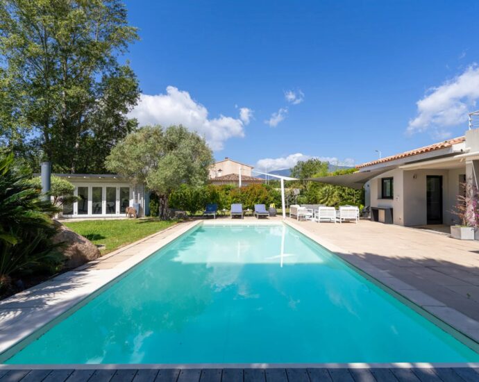 Porto-Vecchio, Marina Di Fiori, villa 4 chambres, piscine, jacuzzi, proche plage