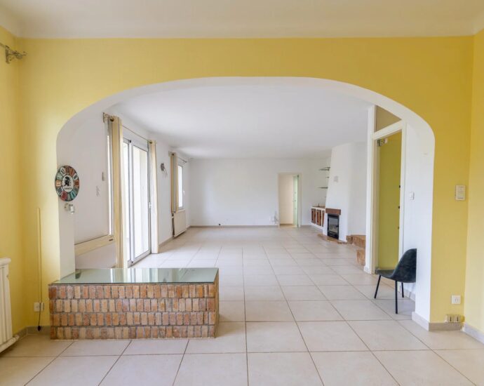 Ste Lucie de Porto-Vecchio, 3-bedroom villa and 1-bedroom janitor’s cottage, mountain views