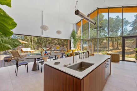 Bonifacio, contemporary villa, close to the beach and town center.