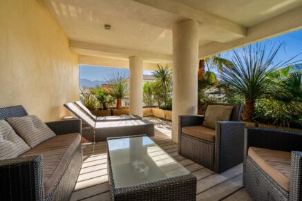 Calvi, appartement avec terrasse, plage à pieds, vue montagnes, aperçu mer