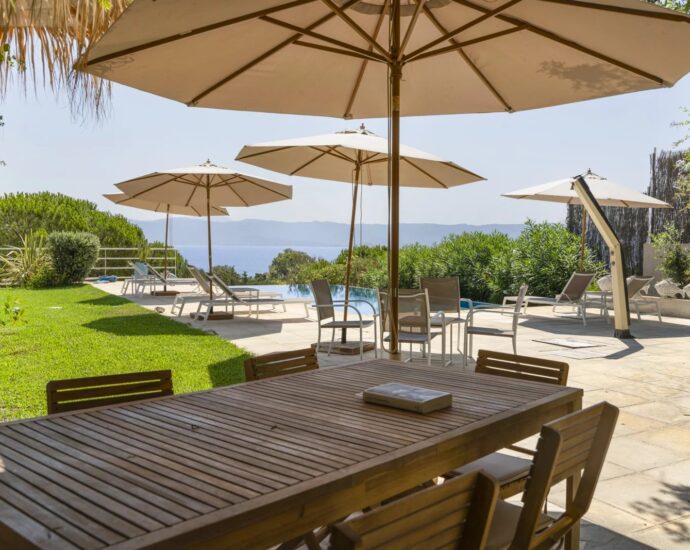 Ajaccio Sanguinaires, Seafront Villa, 4 Bedrooms, Walking Distance to the Beach, Panoramic Sea View
