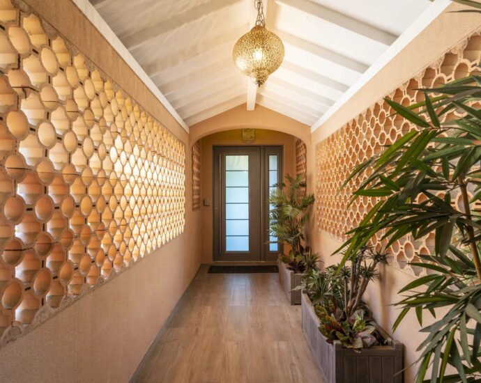 Porto-Vecchio, Domaine de Cala Rossa, villa 6 bedrooms, swimming pool and beach at walking distance