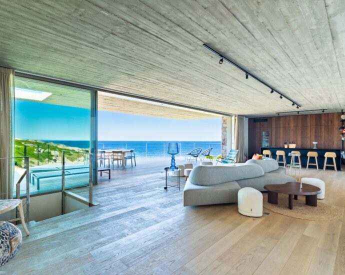 Lumio, villa d’architecte, pied dans l’eau, vue panoramique mer et maquis