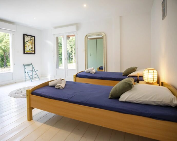 Sainte Lucie de Porto Vecchio, Villa 8 chambre, piscine, joli terrain, aperçu mer