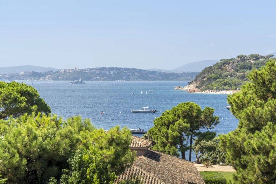 Porto-Vecchio, Domaine de Cala Rossa, villa 6 bedrooms, swimming pool and beach at walking distance