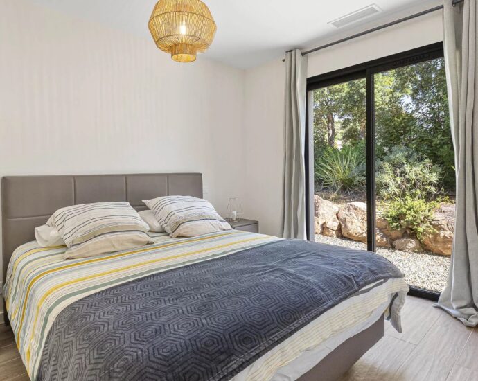 Pinarello, Villa contemporaine, 4 chambres, Piscine, plage à pied