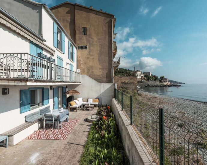 Lavasina, Appartement pied dans l’eau, 1 chambre, grande terrasse, vue mer panoramique