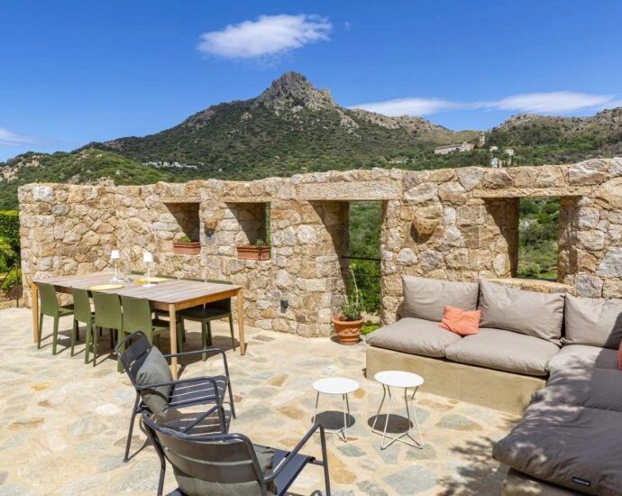 Pigna, villa d’architecte, 4 chambres, vue village et montagne