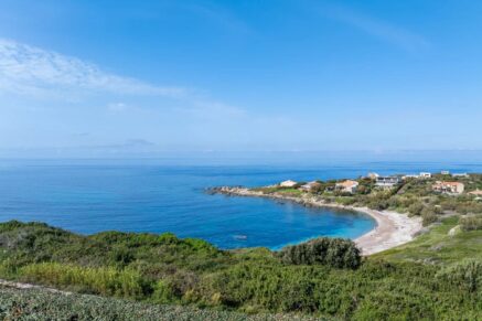 Exclusivité, Corbara, Marine de Davia, 2 villas, 7 chambres, 2 piscines, vue mer panoramique, plage à pied