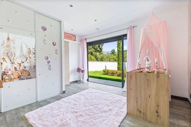 Sainte Lucie de Porto Vecchio, villa T6,  avec piscine, proche plage et fleuve