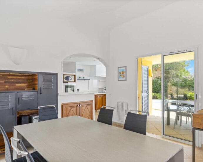 Ste Lucie de Porto-Vecchio –  Villa 3 chambres avec piscine, garage, vue panoramique mer et montagnes