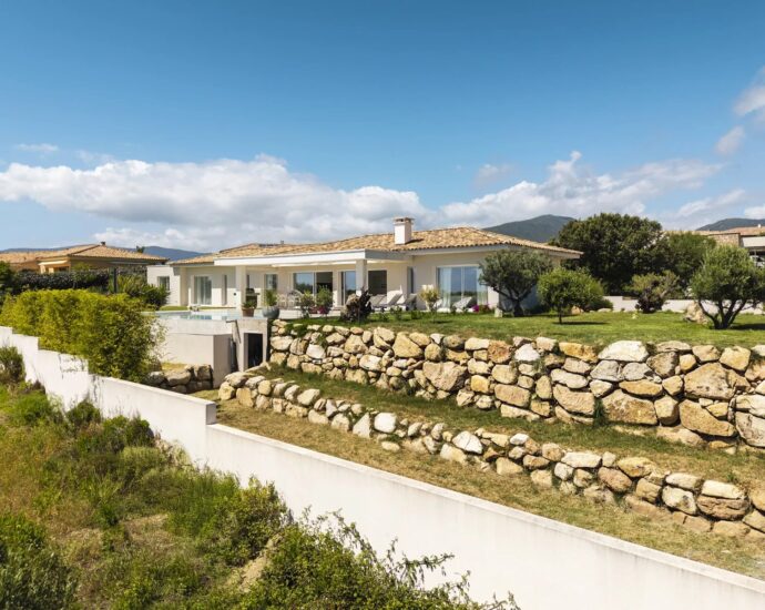 Exclusivité, Villa, Sagone, 4 chambres, vue mer panoramique, piscine, plages à pied