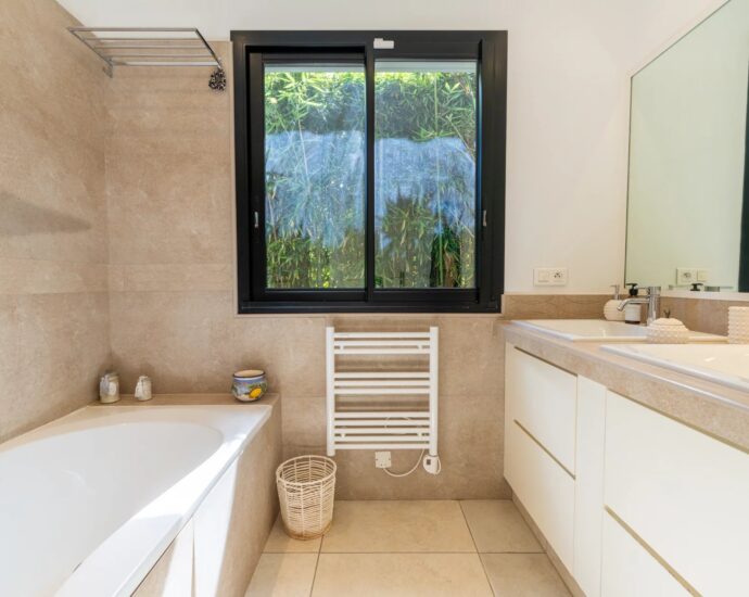 Porto-Vecchio, Marina Di Fiori, villa 4 chambres, piscine, jacuzzi, proche plage