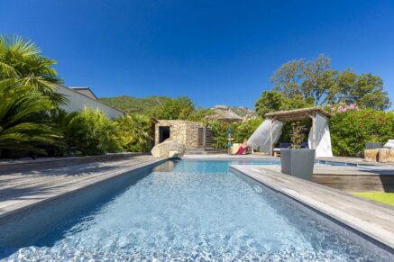 Sainte Lucie de Porto Vecchio, villa T6,  avec piscine, proche plage et fleuve