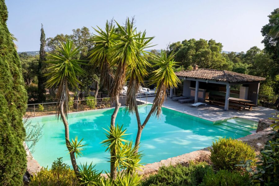 Sainte Lucie de Porto Vecchio, Villa 8 chambre, piscine, joli terrain, aperçu mer