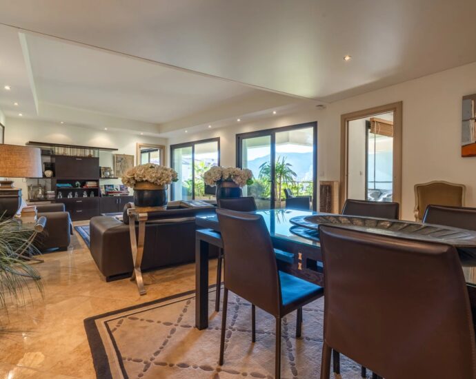 Calvi, appartement avec terrasse, plage à pieds, vue montagnes, aperçu mer