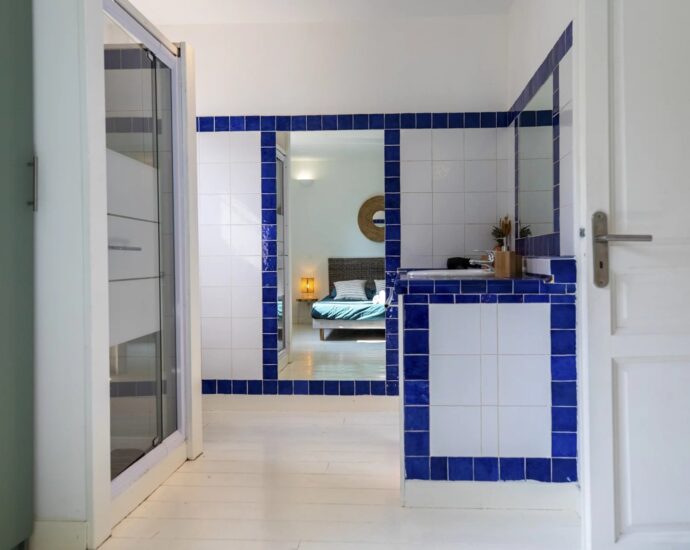 Sainte Lucie de Porto Vecchio, Villa 8 chambre, piscine, joli terrain, aperçu mer