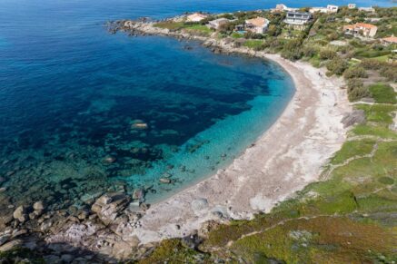 Exclusivité, Corbara, Marine de Davia, 2 villas, 7 chambres, 2 piscines, vue mer panoramique, plage à pied